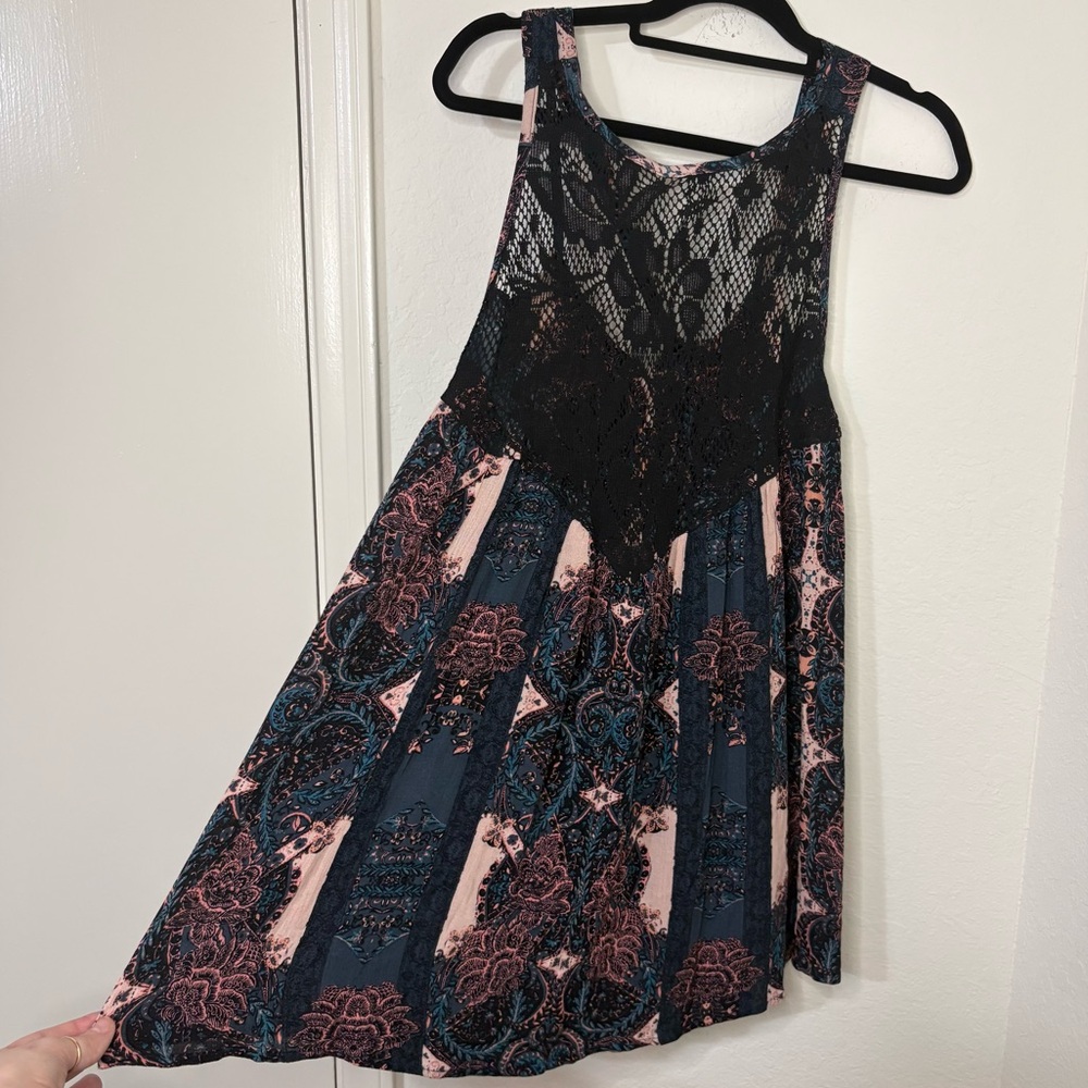 Free People Count Me In Trapeze Tunic Top black / pink combo paisley with lace
